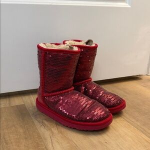 UGG Little Girls Classic II Sparkly Red Sequin Boots size 2